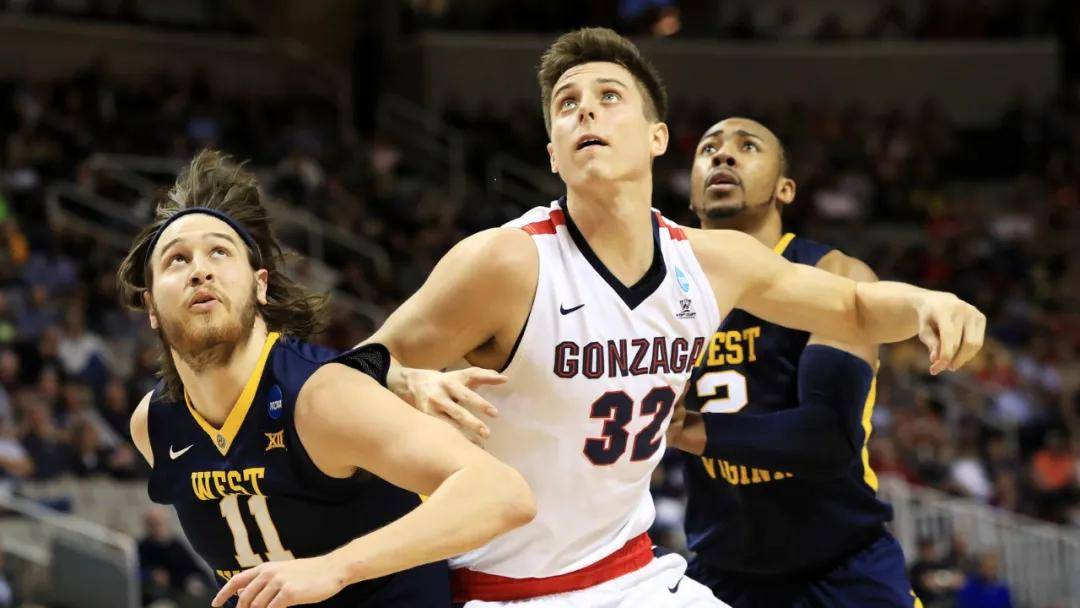  锡安右脚应力性骨折，鹈鹕冲击季后赛蒙阴影  